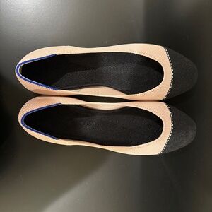 NWOB Rothy’s 8.5 blush and black “The Square”